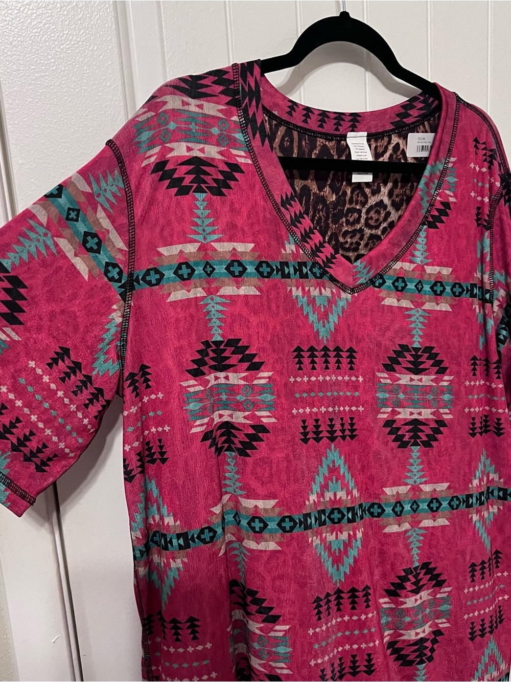 Sterling Kreek Pink Aztec/Leopard Reversible V-Neck 2X - Picture 5 of 10